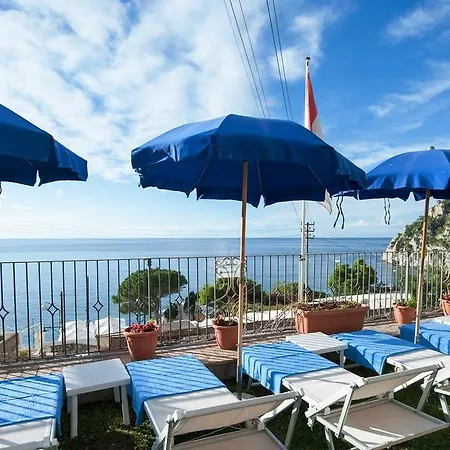 Weber Ambassador Hotel 4*