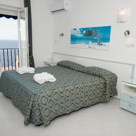 Weber Ambassador Hotel 4*