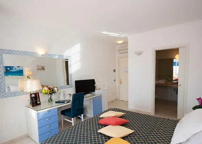 웨버엠베서더스 4*