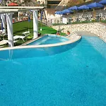 Weber Ambassador Отель Капри