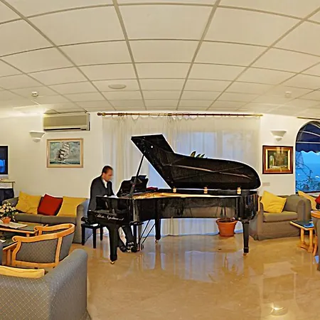 Weber Ambassador Hotel Capri