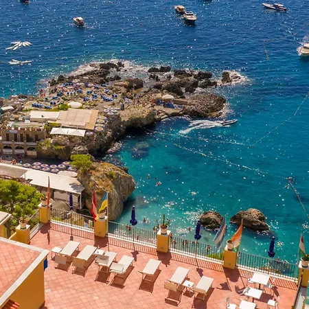 Weber Ambassador Hotel 4*