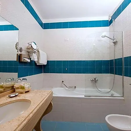 Hotel Weber Ambassador 4*