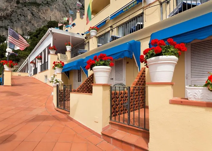 Weber Ambassador Hotel 4*