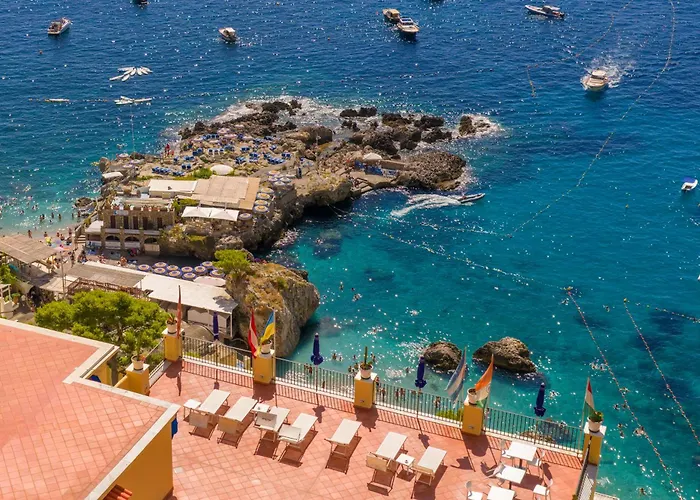 Weber Ambassador Hotel 4*