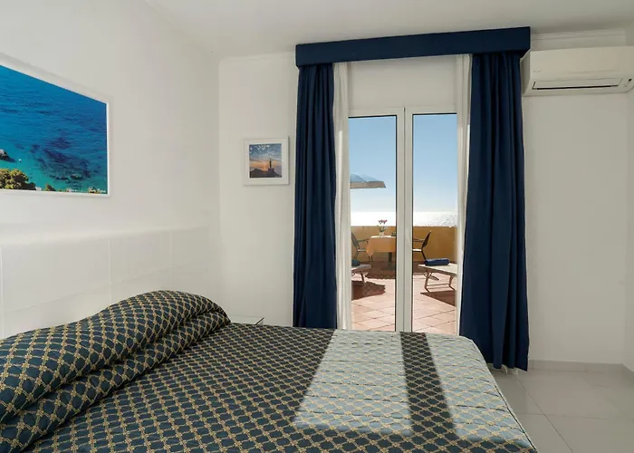 Weber Ambassador Hotel Capri