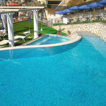 Weber Ambassador Hotel Capri