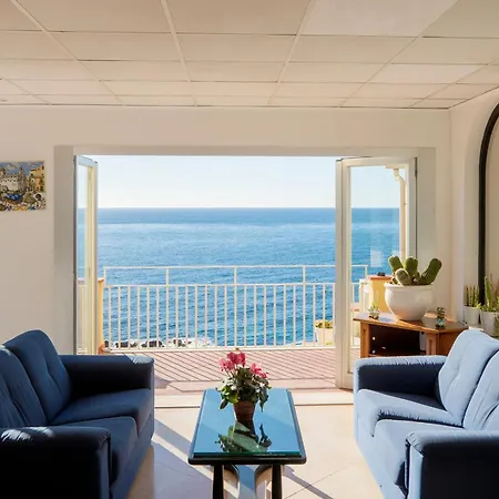 Weber Ambassador 4* Capri